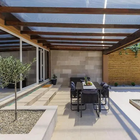 Lady Di, A Private Pool Haven Near Casa vacanze